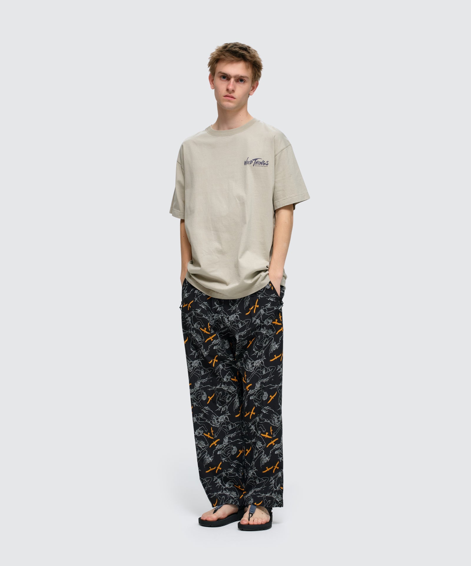 エラスティックナイロンプリントラックスパンツ│ELASTIC NYLON PRINT